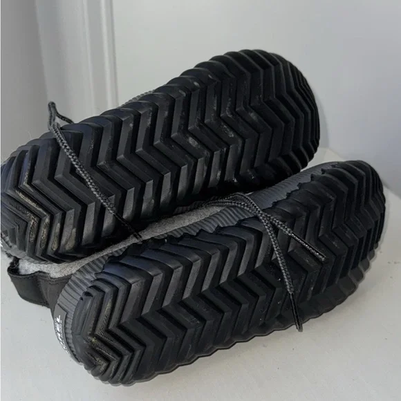 Sorel Women’s Out and About Black and Gray Winter Boots Size 7 - Picture 3 of 5